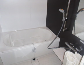 人気のLIXILソレオに浴室リフォームで、見違えるほど清潔なバスルームへ！T様邸　 設置写真